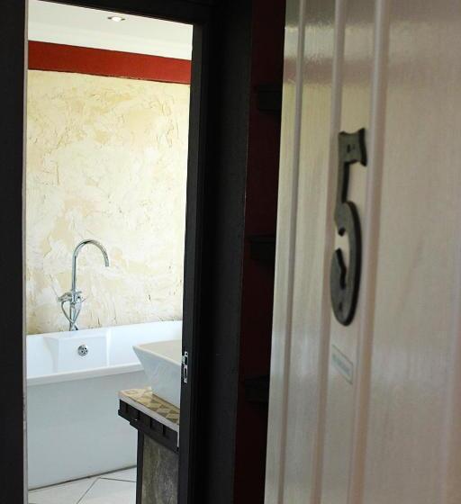 بنسيون African Adventures Accommodation