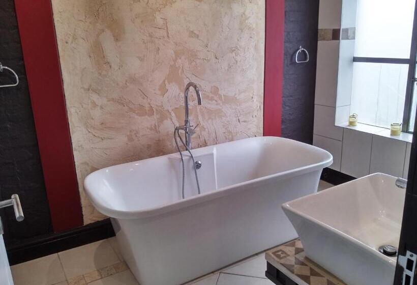 بنسيون African Adventures Accommodation