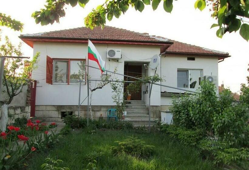 펜션 Ivanovo , Rooms For Rent For 24 Hours, Separate Kitchen, Sauna, Hydromassage Bath, Indoor Parking, T