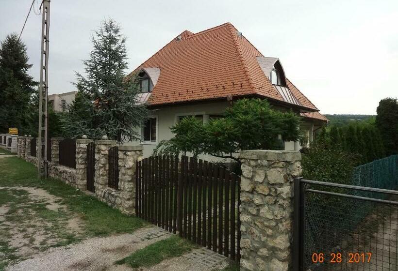 Пансион Marta Guest House
