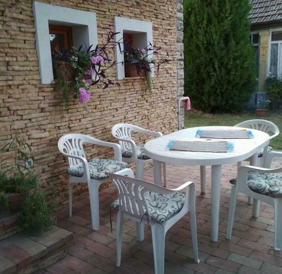 بنسيون Nekeczki Vendégház