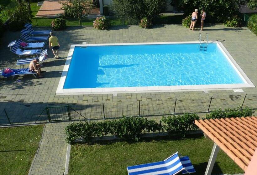 Residence Girasole Casa Rossa B