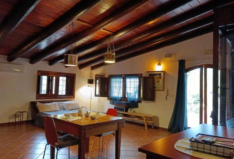 مبيت وإفطار Aspromonte Yellow House