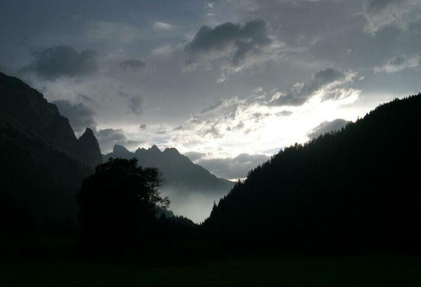 ベッドアンドブレックファースト Evergrin