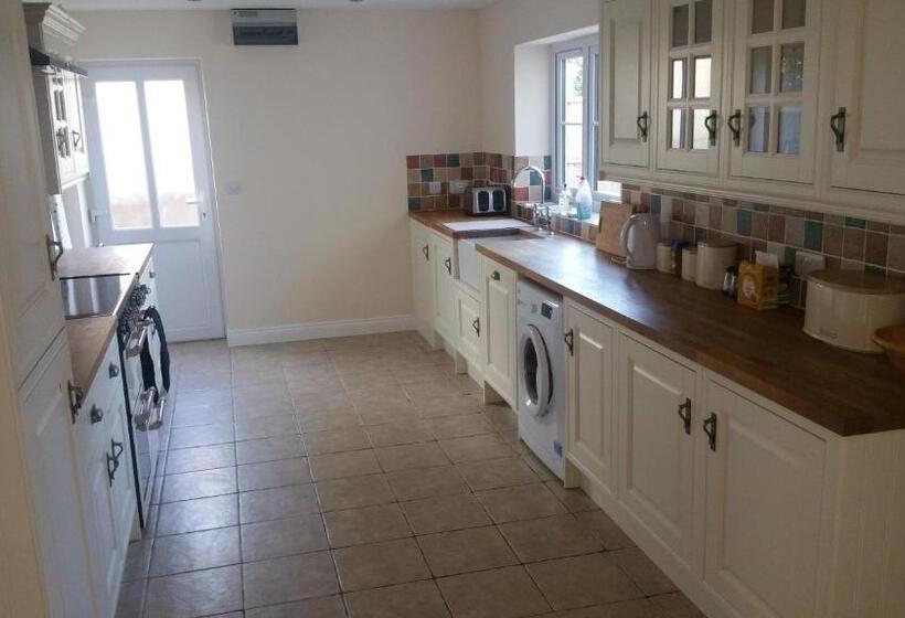 مبيت وإفطار Millbatch Farm