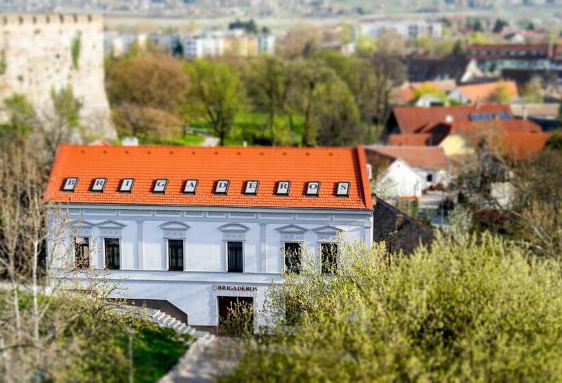 ペンション Brigadéros Vendégház