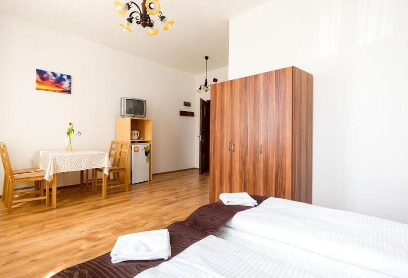 ペンション Brigadéros Vendégház