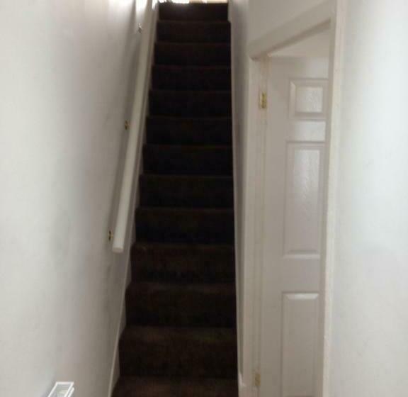 膳宿费 Carfax House