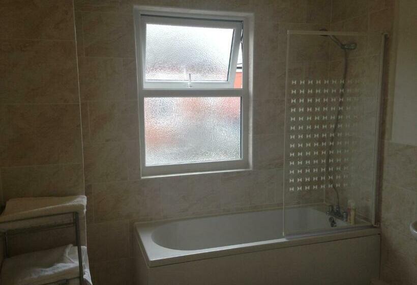 ペンション Carfax House