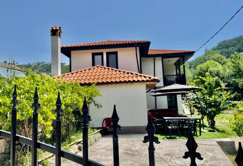 بنسيون Kassandrova Guest House & Spa