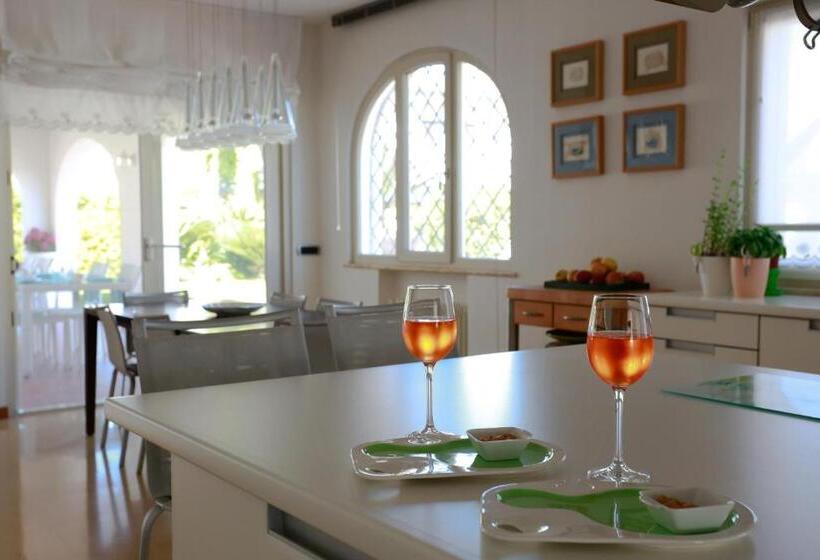 פנסיון L Ippocampo Guest House