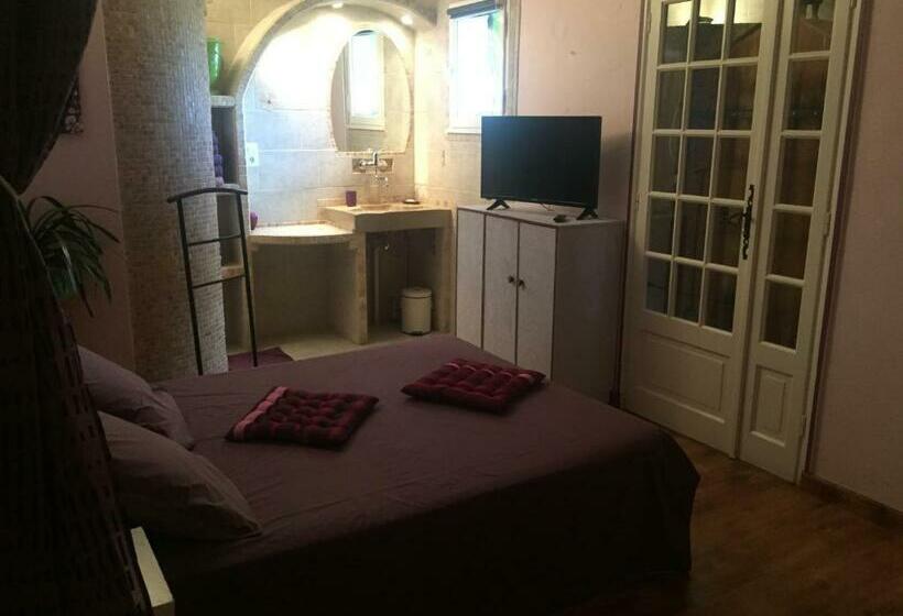 פנסיון Mas De La Croix