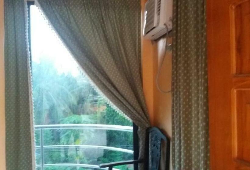 פנסיון R & R  Guesthouse