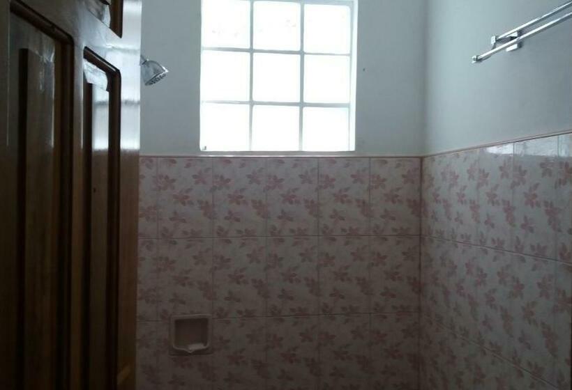 פנסיון R & R  Guesthouse