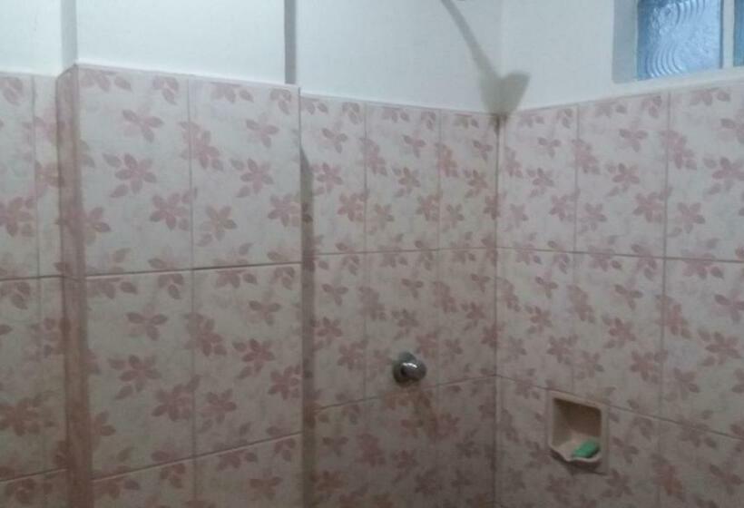 פנסיון R & R  Guesthouse