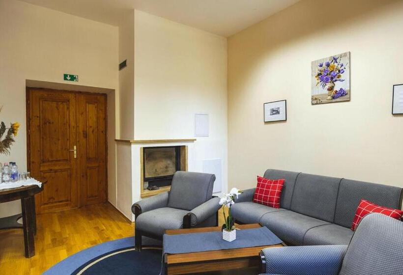 Пансион Tolnay Kúria és Vendégház