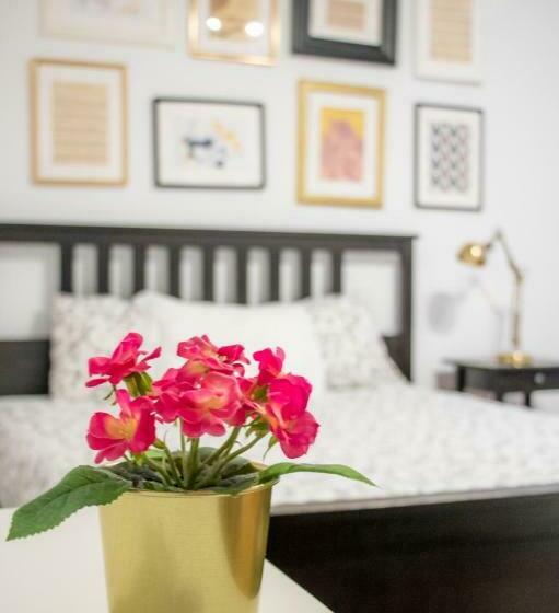 Travel & Live Porto Hostel