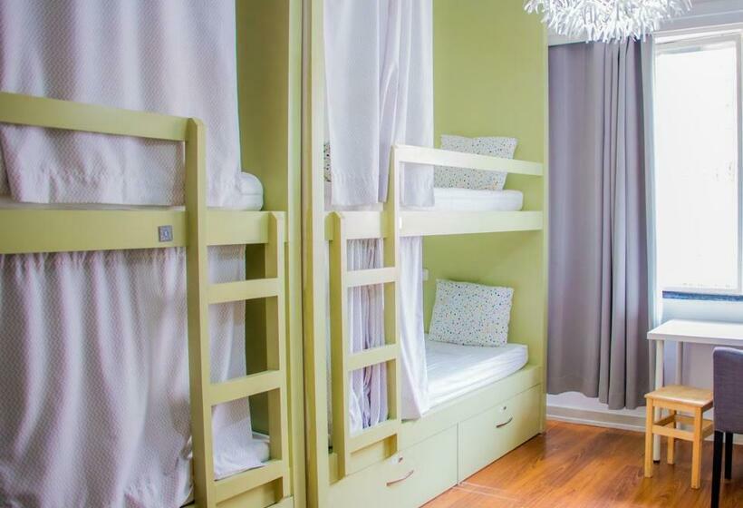 Travel & Live Porto Hostel