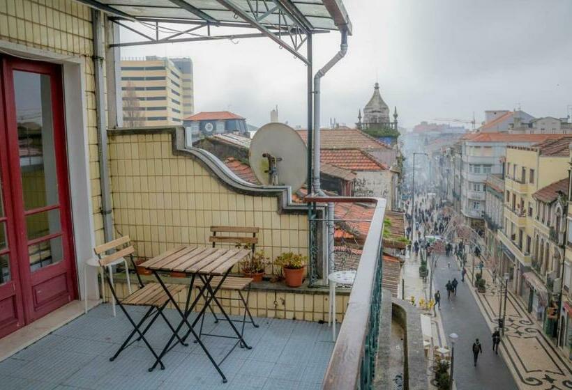 Travel & Live Porto Hostel