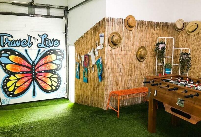 Travel & Live Porto Hostel