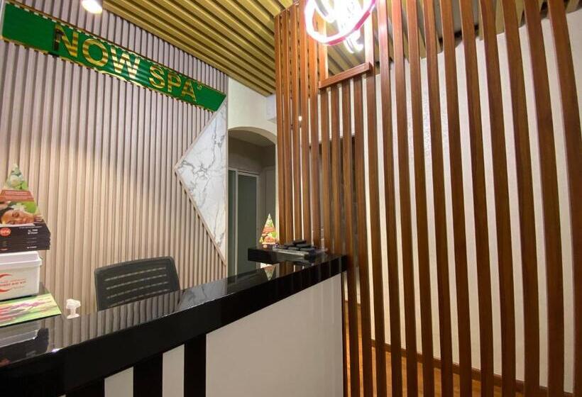 Auris Boutique Hotel Apartments, Al Barsha   At The Mall