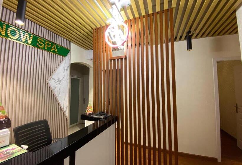 Auris Boutique Hotel Apartments, Al Barsha   At The Mall