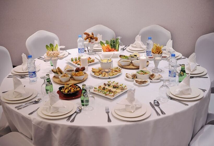 ホテル Qaser Al Hamra By Warwick