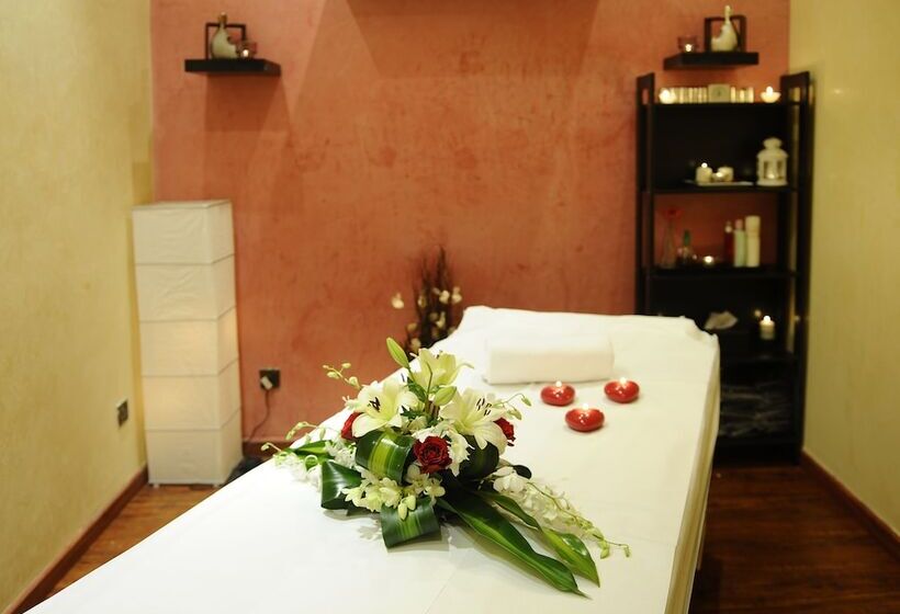 ホテル Qaser Al Hamra By Warwick