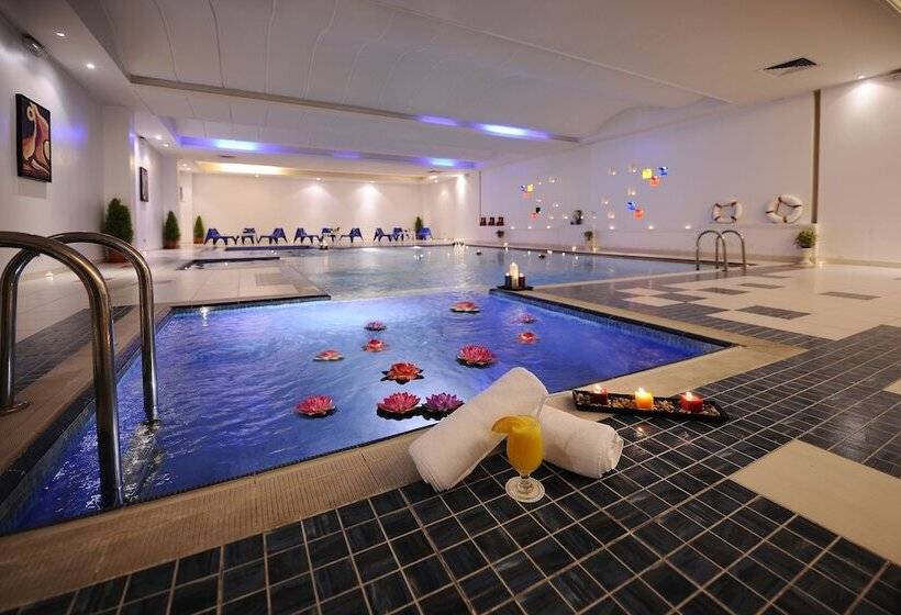 ホテル Qaser Al Hamra By Warwick