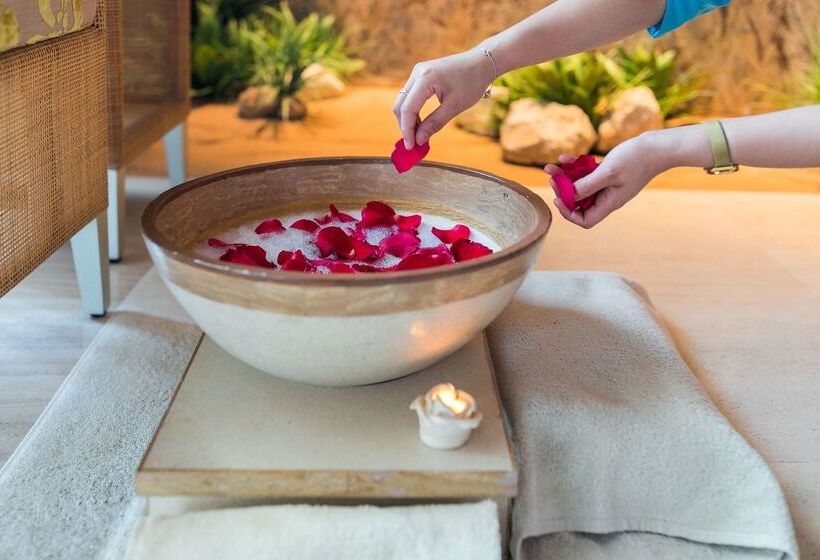 Отель Andaz Capital Gate Abu Dhabi, By Hyatt