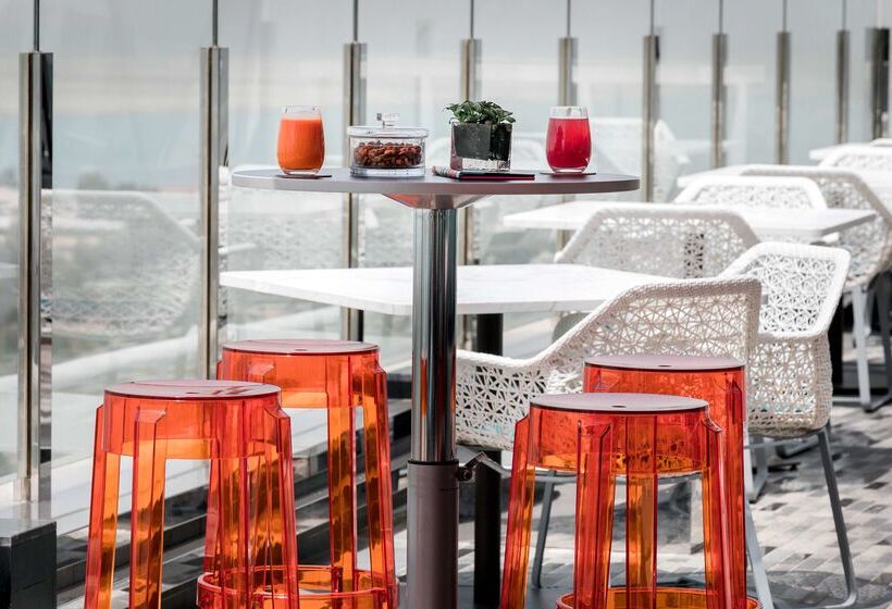 Отель Andaz Capital Gate Abu Dhabi, By Hyatt