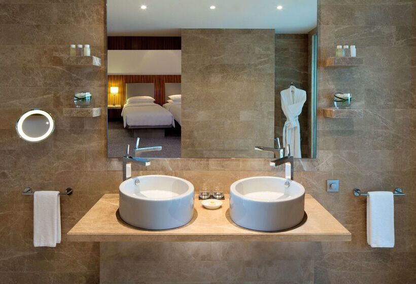 Отель Andaz Capital Gate Abu Dhabi, By Hyatt