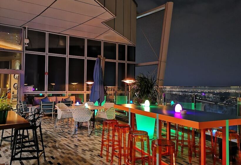 Отель Andaz Capital Gate Abu Dhabi, By Hyatt