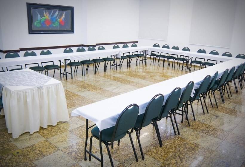 בית מלון כפרי Cedro