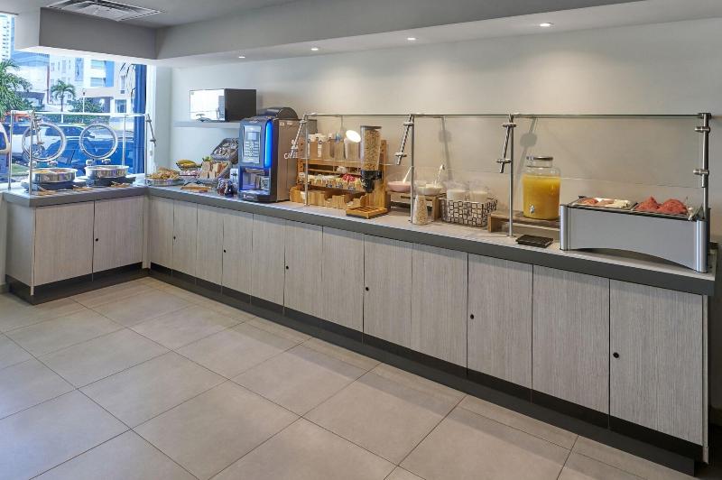 בית מלון כפרי City Express Junior By Marriott Cancun