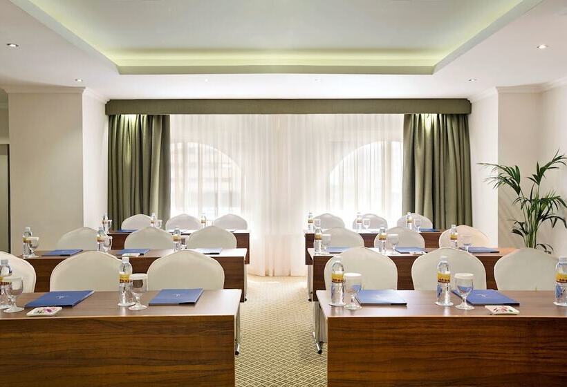 ホテル City Seasons Al Hamra