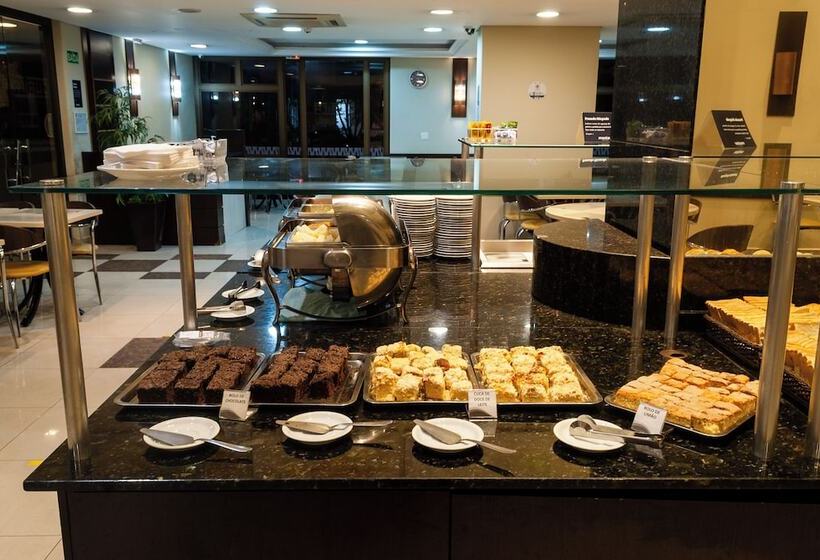 Master Curitiba Hotel   1,6 Km Do Estádio Couto Pereira   Show