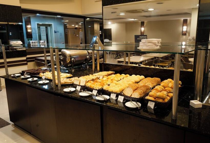 Master Curitiba Hotel   1,6 Km Do Estádio Couto Pereira   Show