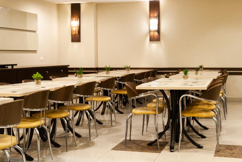 Master Curitiba Hotel   1,6 Km Do Estádio Couto Pereira   Show