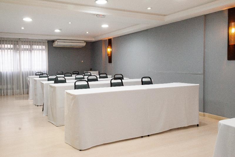 Master Curitiba Hotel   1,6 Km Do Estádio Couto Pereira   Show