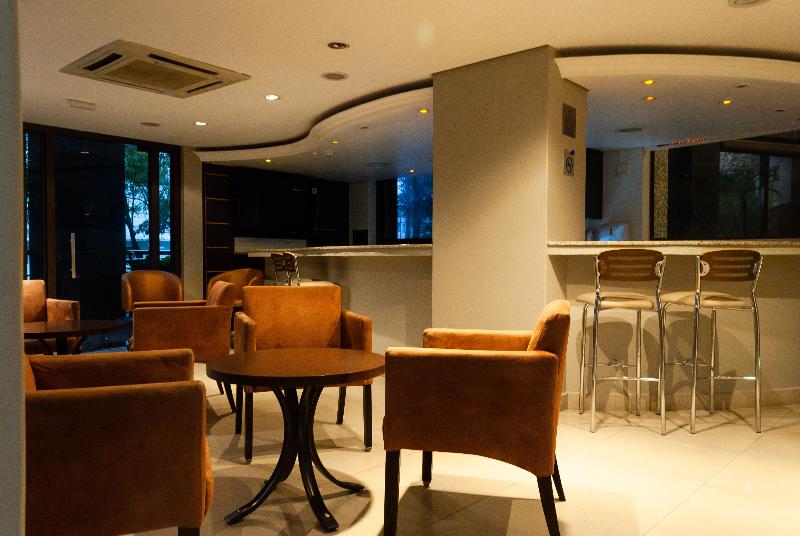 Master Curitiba Hotel   1,6 Km Do Estádio Couto Pereira   Show