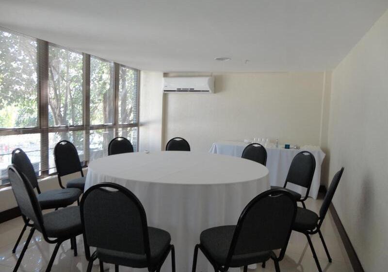 Отель Master Royal