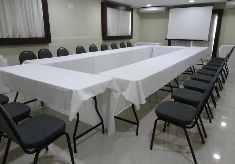 Отель Master Royal