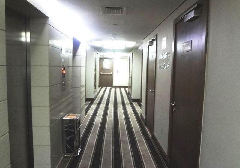 Отель Oaks Liwa Executive Suites