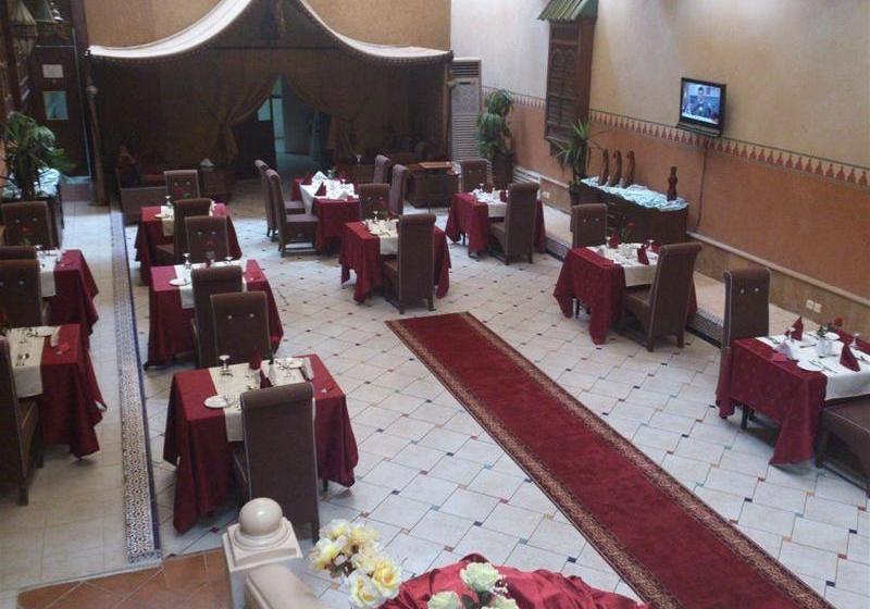 酒店 Royal & Suites