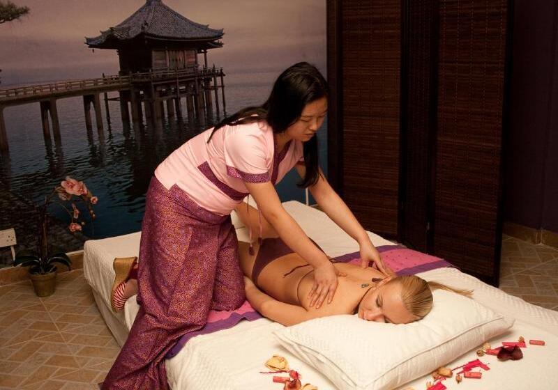 هتل Sahara Beach Resort & Spa