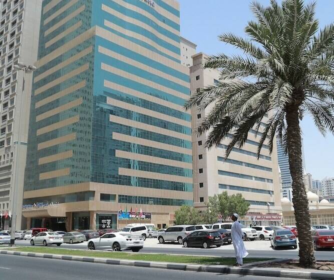 هتل Sharjah Palace