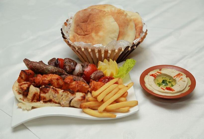 هتل Sharjah Palace