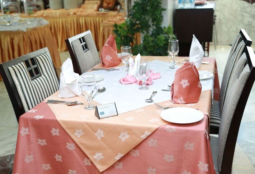 هتل Sharjah Palace