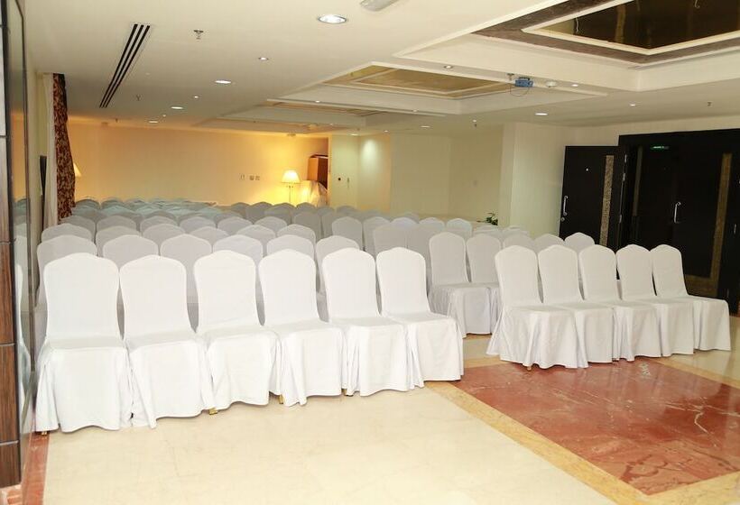 هتل Sharjah Palace